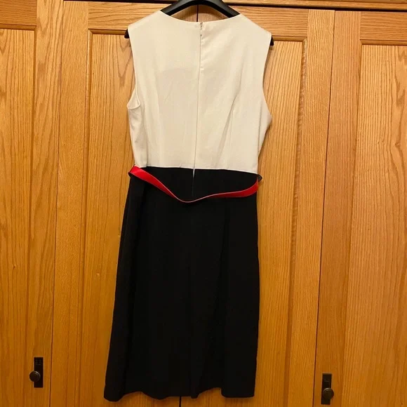 Emma & Michele Size 14 Black and Cream Dress with Red Belt - Picture 7 of 7